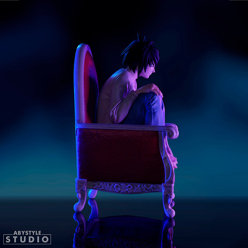 Figurka kolekcjonerska Death Note z motywem L, ujęcie 4