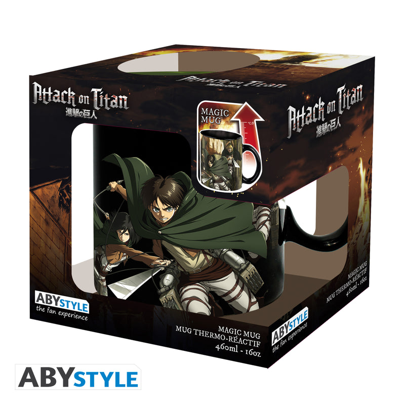 Kubek zmieniający kolor Attack on Titan z motywem TitanS3 — ujęcie 4
