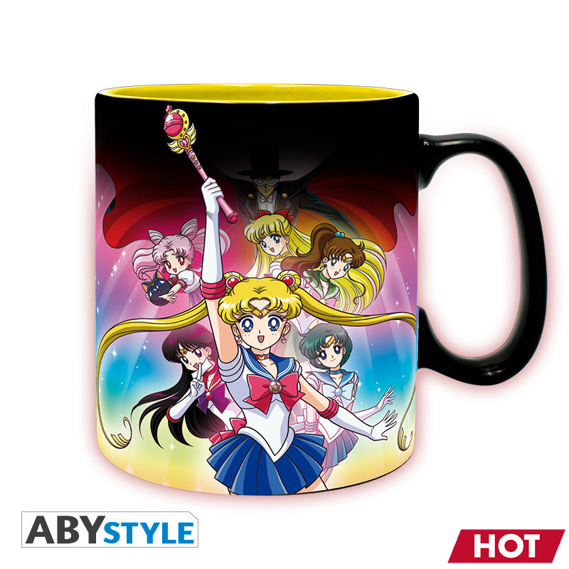 Kubek zmieniający kolor Sailor Moon z motywem Group — ujęcie 3