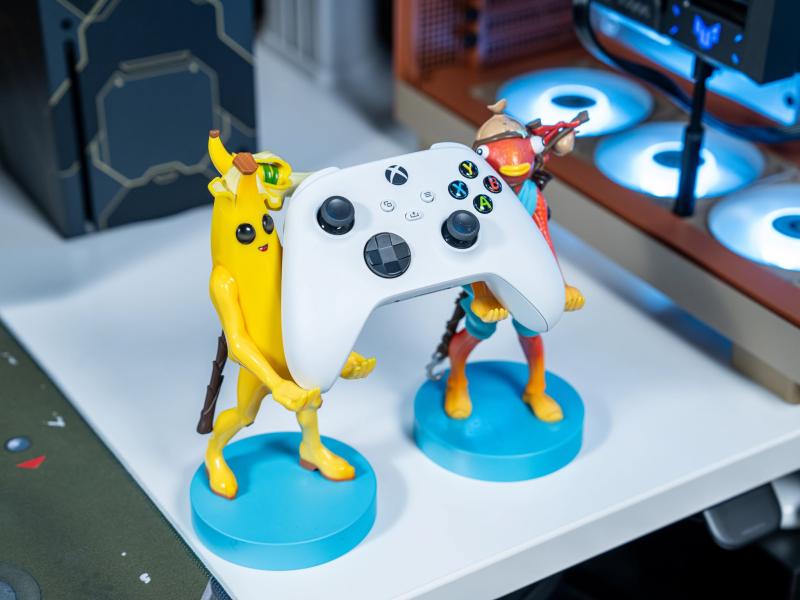 Stojak na telefon i pada Fortnite Fishstick — shot 2