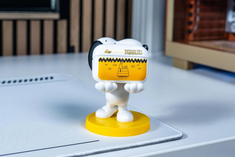 Stojak na słuchawki Peanuts Snoopy z bezprzewodowymi słuchawkami Bluetooth