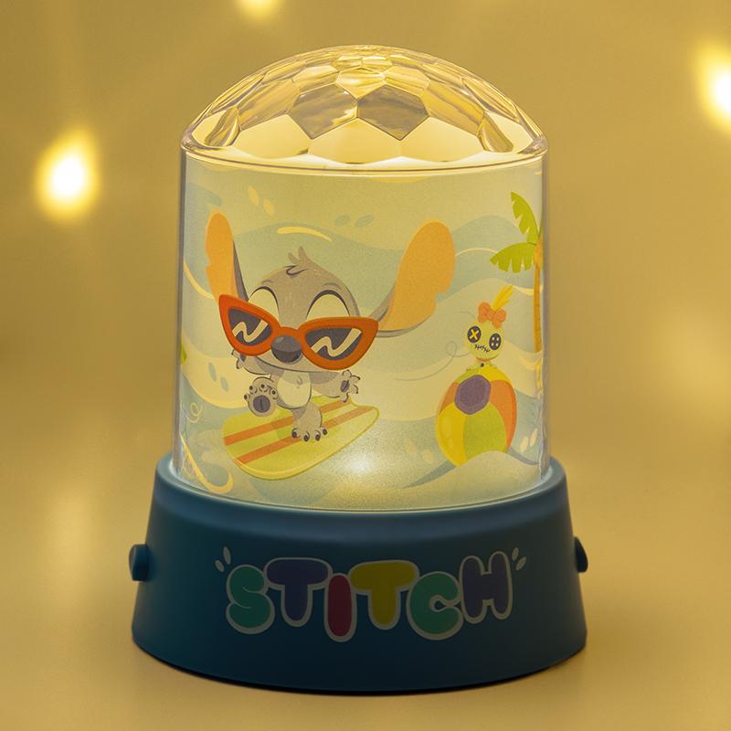 Lampka projekcyjna Disney Stitch na imprezę — ujęcie 3