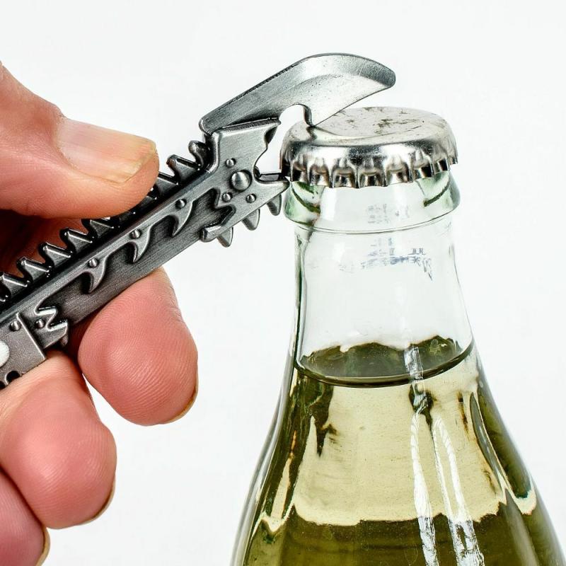Otwieracz do butelek Warhammer 40,000 Chaos Chainsword — ujęcie 2