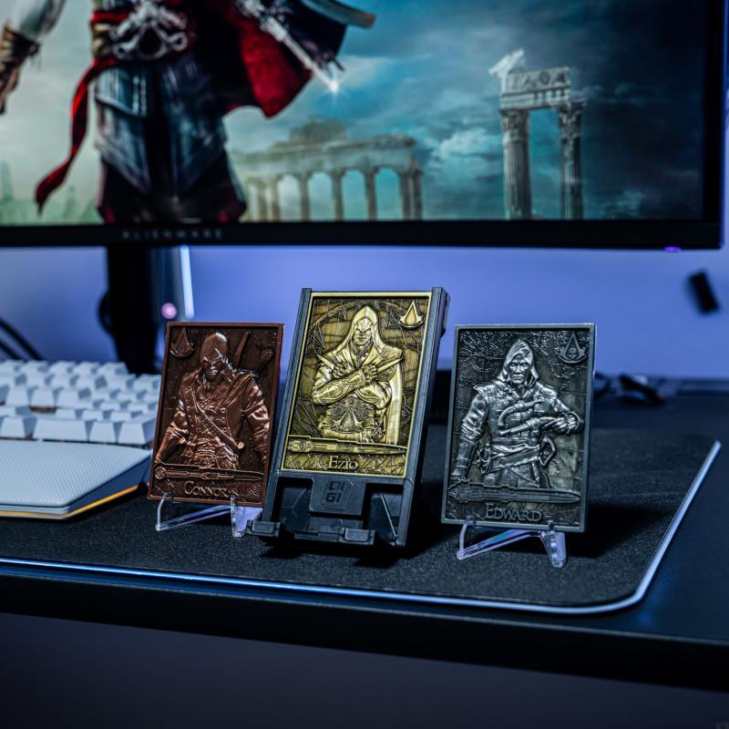 Stojak na telefon i metalowe płytki Assassin's Creed Digiplates