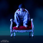 Figurka kolekcjonerska Death Note z motywem L, ujęcie 2