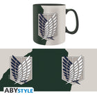 Kubek Attack on Titan z motywem Emblem S4 — ujęcie 4