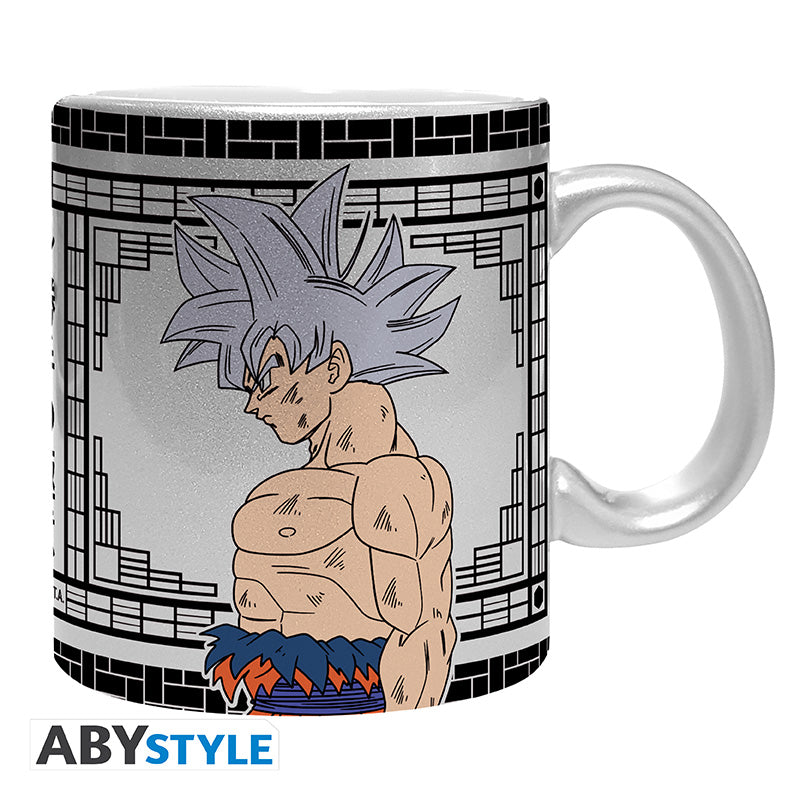 Kubek Dragon Ball z motywem Goku na srebrnym tle