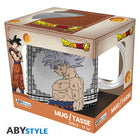 Kubek Dragon Ball z motywem Goku na srebrnym tle, ujęcie 4