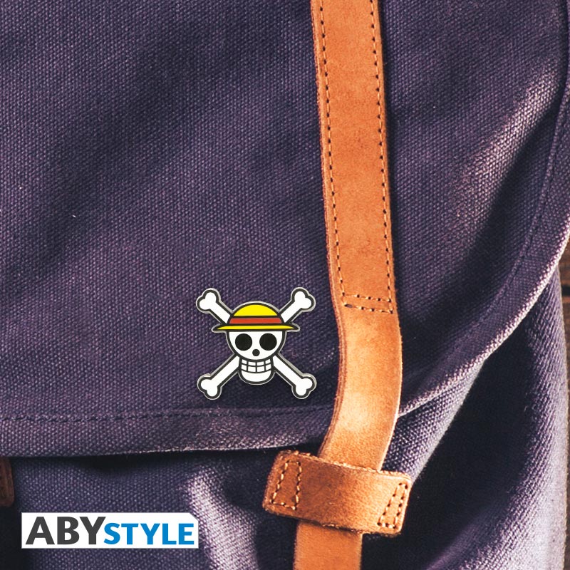 Pin One Piece z motywem Skull — ujęcie 4